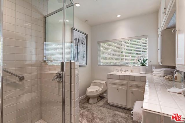 251 Ashdale Avenue, Los Angeles CA: https://media.crmls.org/mediaz/d0039546-dfbe-4276-a01d-b405d897ab49.jpg