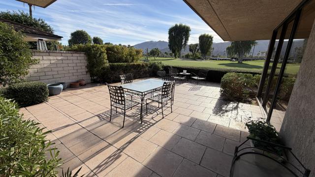 13 Duke Drive, Rancho Mirage CA: https://media.crmls.org/mediaz/d003f236-15e1-432b-9c59-7e3cb183b732.jpg