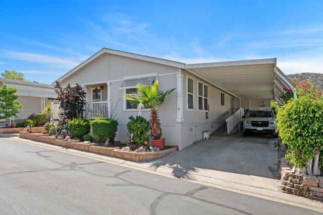 15420 Olde Highway 80, El Cajon CA: https://media.crmls.org/mediaz/d005bf3e-9149-4b10-880e-68f4ef3e1c80.jpg