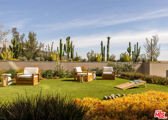 Image 21 of 34 For 8420 Sunset Boulevard 504