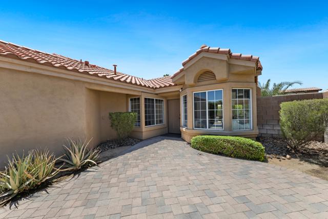 78635 Villeta Drive, La Quinta CA: https://media.crmls.org/mediaz/d00650cb-3c9f-4477-9bc4-b7850d8e07ff.jpg