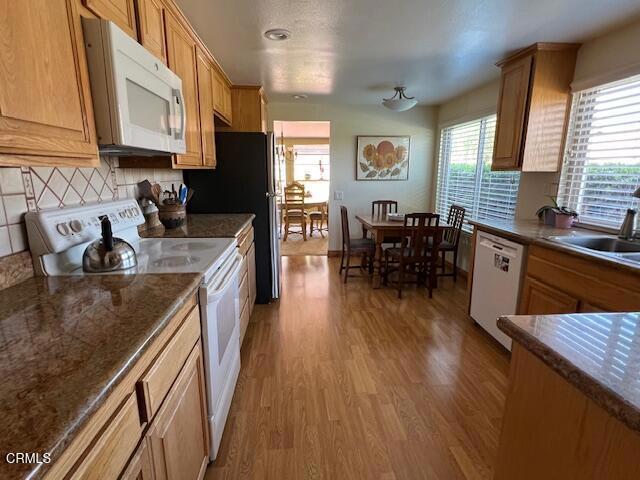 22106 Village 22, Camarillo CA: https://media.crmls.org/mediaz/d006aeaa-bcf2-4db6-8473-dfe11ca1049e.jpg