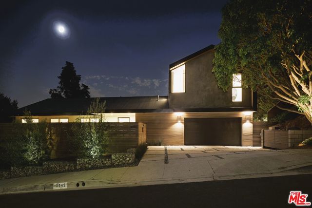 6342 Innsdale Drive, Los Angeles CA: https://media.crmls.org/mediaz/d006d810-8a4f-4891-830e-068dac3d3acd.jpg