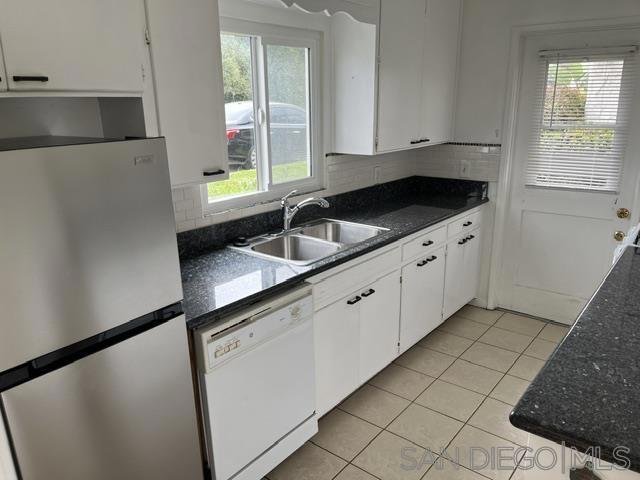 445 Mesa Way - photo 3
