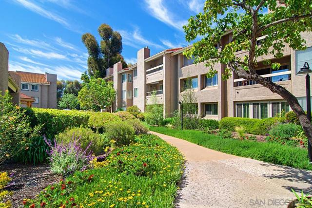 10325 Caminito Cuervo, San Diego CA: https://media.crmls.org/mediaz/d0070d67-d18b-454b-aeb6-43a8611f70b7.jpg