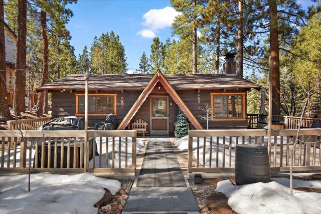 40123 Hillcrest Drive, Big Bear CA: https://media.crmls.org/mediaz/d007787a-b73f-4636-9372-48b3cde86456.jpg