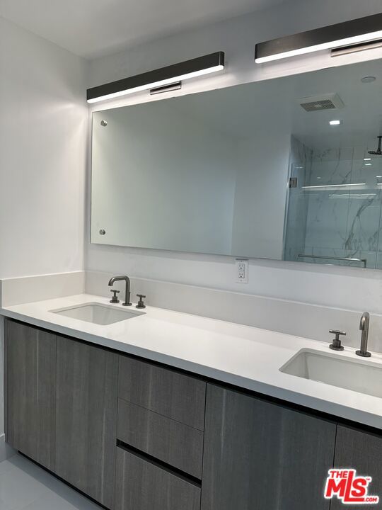 9842 Vidor Drive, Los Angeles CA: https://media.crmls.org/mediaz/d0078ca3-1f07-46e1-aaae-c4fe1d474bd0.jpg