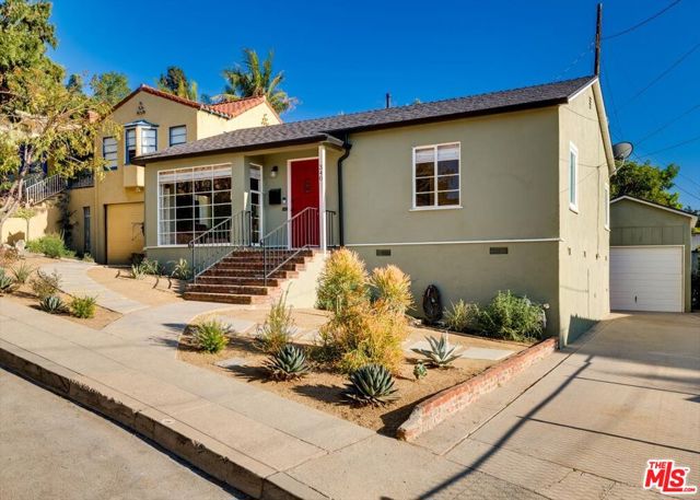 340 S Madison Way, Glendale CA: https://media.crmls.org/mediaz/d007d47f-7c29-4e6d-86cd-37fe90695a6d.jpg