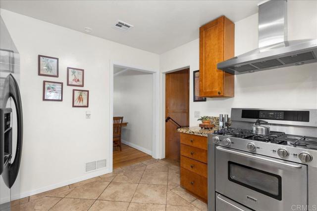 1131 Mary St, El Cajon CA: https://media.crmls.org/mediaz/d0081232-b10a-41a7-8fa6-b29b3e114448.jpg
