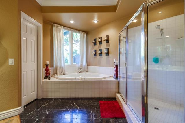 864 Del Mar Downs Rd, Solana Beach CA: https://media.crmls.org/mediaz/d00907f2-d0c0-408d-9b29-6f6a992c38af.jpg