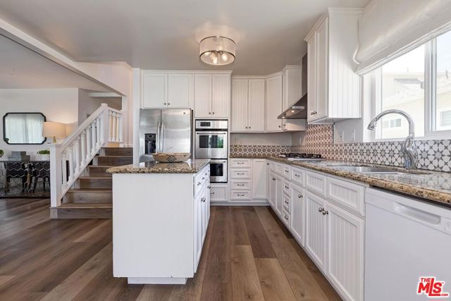 4417 Campbell Drive, Los Angeles CA: https://media.crmls.org/mediaz/d00909c1-0358-4c0e-a467-55555bb2c13f.jpg