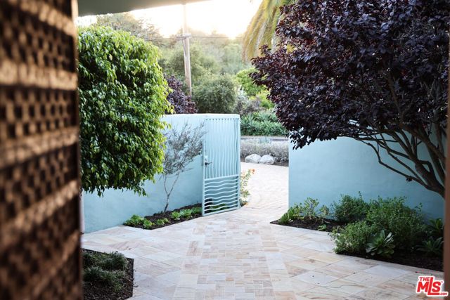 520 Barker Pass Road, Santa Barbara CA: https://media.crmls.org/mediaz/d0095ec8-300c-4035-8538-aa854aa566ed.jpg