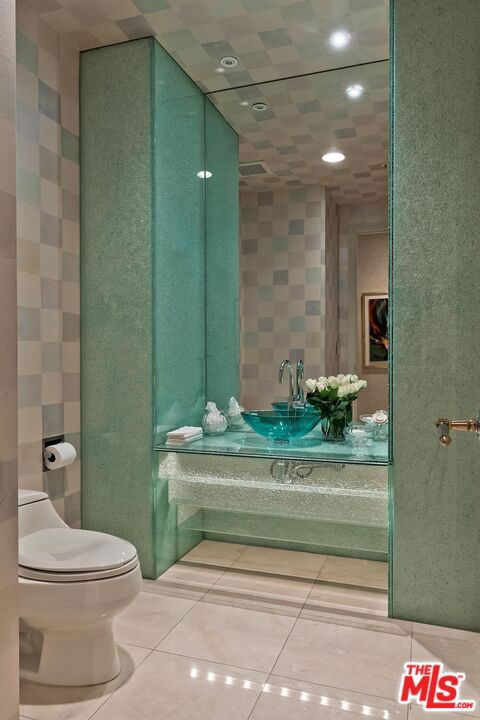 10380 Wilshire Boulevard, Los Angeles CA: https://media.crmls.org/mediaz/d0098ff6-6b49-45d4-b5a8-ee343e621bed.jpg