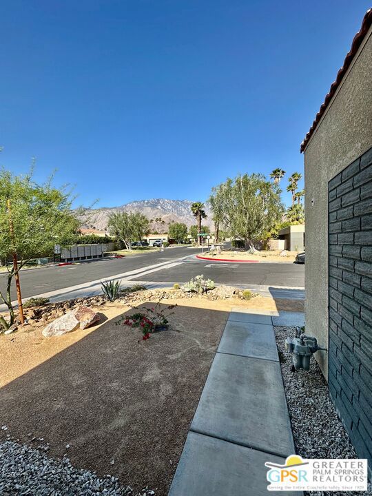 1533 N Sunflower Court, Palm Springs CA: https://media.crmls.org/mediaz/d00a781e-7b33-4f99-ae6c-38ea6e45ddc6.jpg
