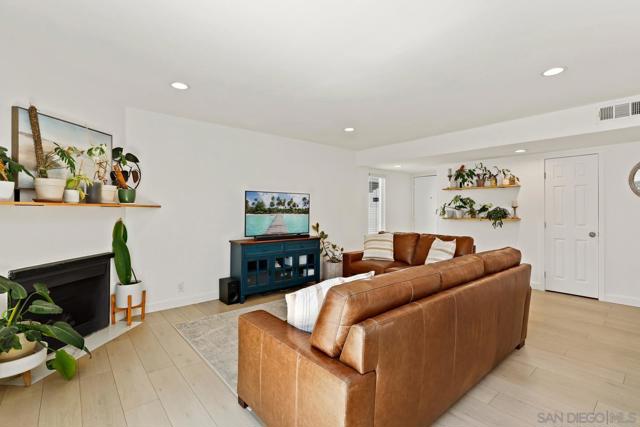 568 Carrie Cir, San Marcos CA: https://media.crmls.org/mediaz/d00b16f2-7761-481e-b329-c6c928c7f984.jpg