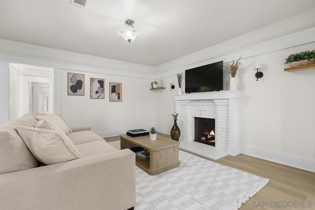 311 B Ave, Coronado CA: https://media.crmls.org/mediaz/d00c2f38-abc0-480a-82cd-d4745579fa97.jpg