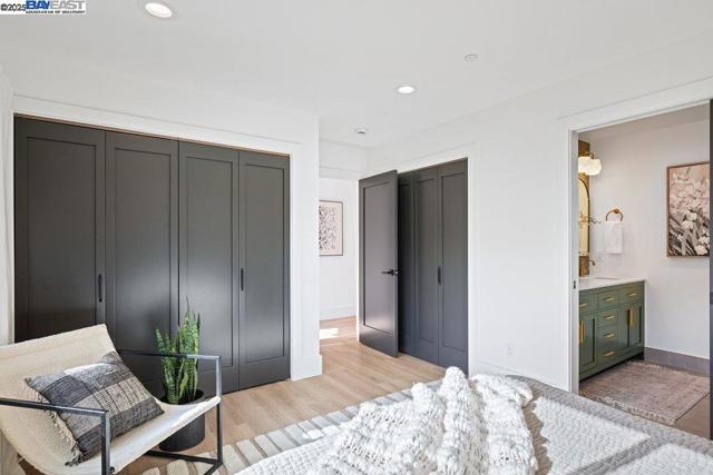 833 Polk St, Albany CA: https://media.crmls.org/mediaz/d00cbfdc-76f9-4c06-81e2-b199988d09e9.jpg