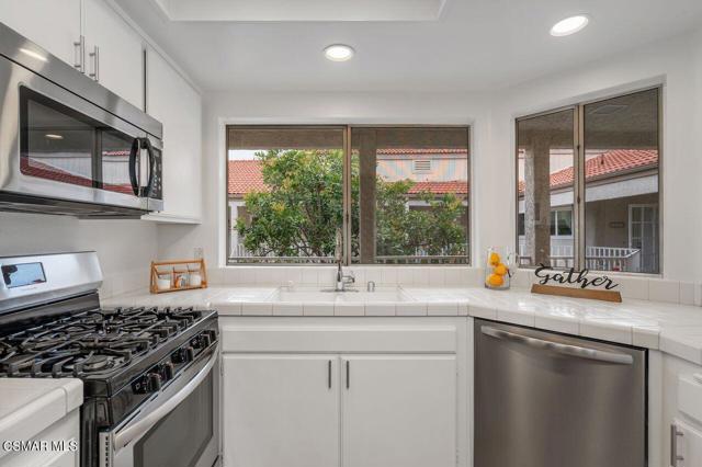 3390 Darby Street, Simi Valley CA: https://media.crmls.org/mediaz/d00cdfe9-d8b6-46a2-a66b-e854bc5862ac.jpg