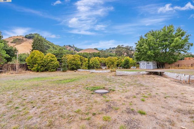 6703 Crow Canyon Rd, Castro Valley CA: https://media.crmls.org/mediaz/d00d1093-aae1-4404-9297-52d0385f8db3.jpg