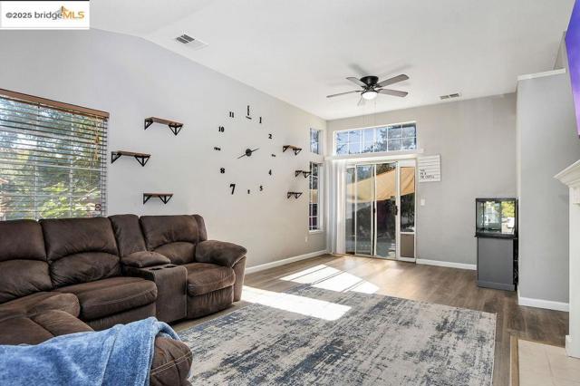 4866 Vinewood Way, Antioch CA: https://media.crmls.org/mediaz/d00d4348-5fb5-4f30-b8d5-1af5c7c1f2c0.jpg