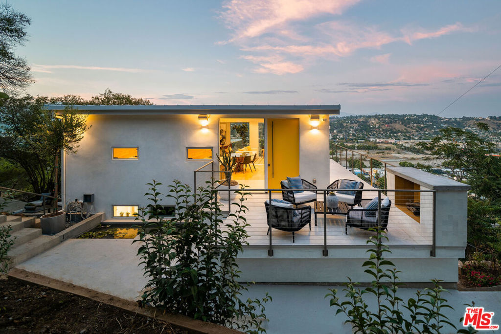 2400 Valley View Drive, Los Angeles, CA 90026