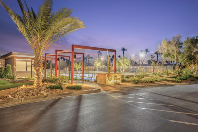 44970 Desert Horizons Drive, Indian Wells CA: https://media.crmls.org/mediaz/d00e2022-fa39-4f11-b411-cd4d543e0e20.jpg