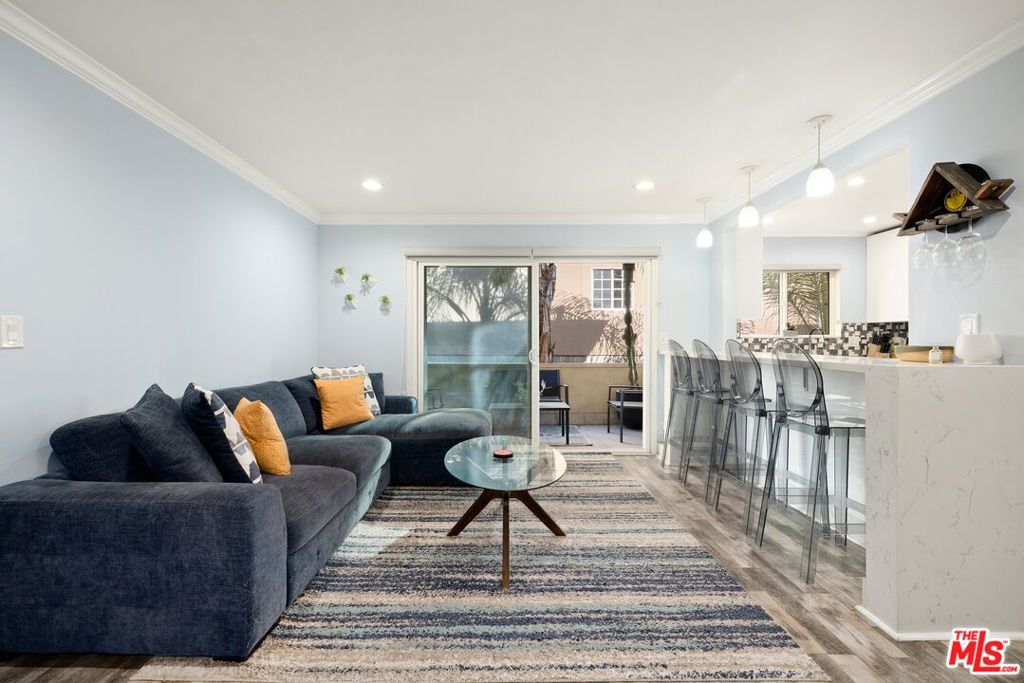 1734 N Fuller Avenue #209