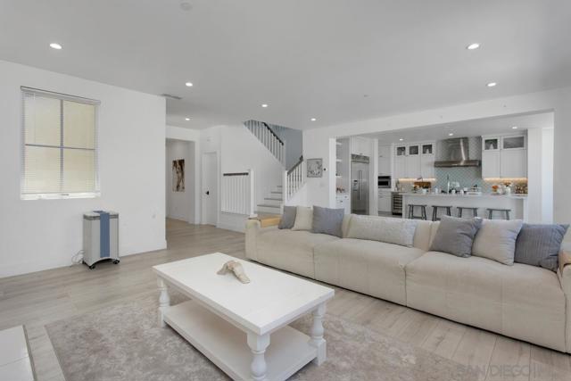 12410 Aria Ct, Poway CA: https://media.crmls.org/mediaz/d00e8c79-7bed-4725-9f41-925244522eea.jpg