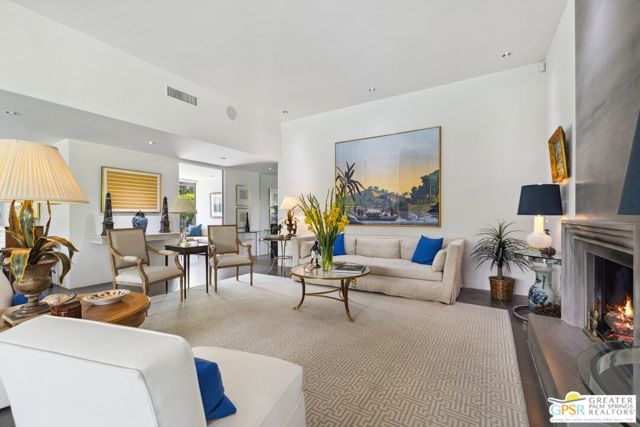 1860 Via Isla, Palm Springs CA: https://media.crmls.org/mediaz/d00e969c-1227-4f3b-bbc6-dc8ba1459202.jpg