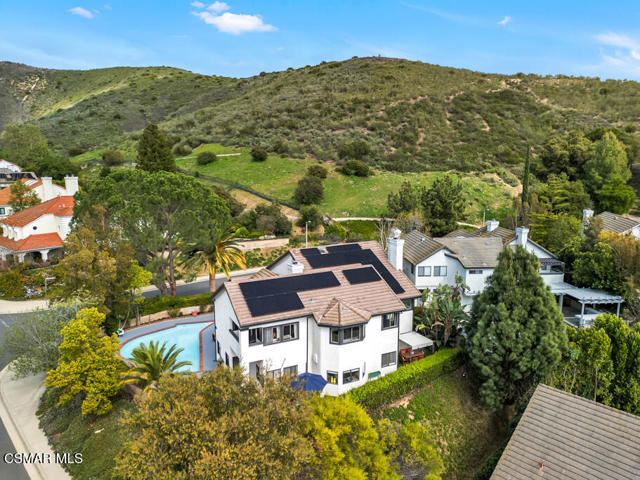 6057 Rainbow Hill Road, Agoura Hills CA: https://media.crmls.org/mediaz/d00f371f-2d15-4eea-9142-6f4daebea074.jpg