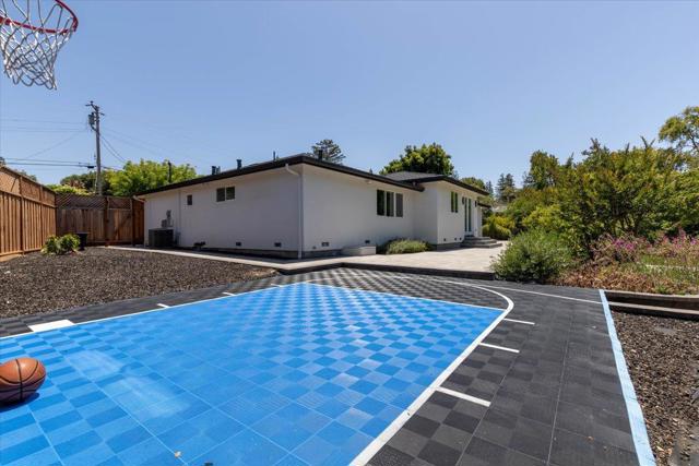1210 Larnel Place, Los Altos CA: https://media.crmls.org/mediaz/d00f3ae9-efab-4c39-867e-ca2a4fc3b30f.jpg