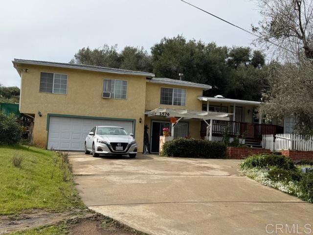 Detail Gallery Image 3 of 9 For 2576 Green Hills Way, Vista,  CA 92084 - 3 Beds | 2 Baths