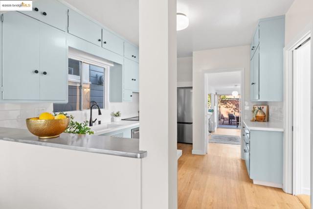 1241 Park Ave, Alameda CA: https://media.crmls.org/mediaz/d010b7b9-534f-4331-b2af-4713f58ff619.jpg