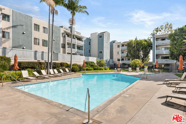 8160 Manitoba Street, Playa del Rey CA: https://media.crmls.org/mediaz/d0110a4b-a55b-423e-8107-c954175cca1d.jpg