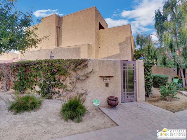 73429 Foxtail Lane, Palm Desert CA: https://media.crmls.org/mediaz/d0114ea4-8229-4e23-a539-6ff84ce8d160.jpg