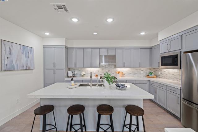 45099 Impress Common, Fremont CA: https://media.crmls.org/mediaz/d01185cd-d943-40a1-98a4-9dac03b75b53.jpg