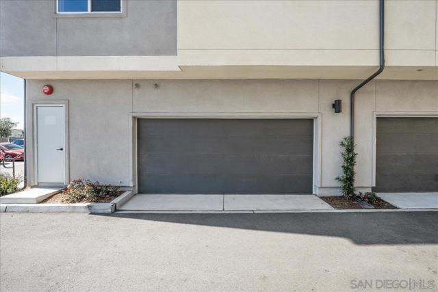 5464 Shorefront Dr, San Diego CA: https://media.crmls.org/mediaz/d01208ce-00c8-4f31-8d8d-ffa5aafa542f.jpg