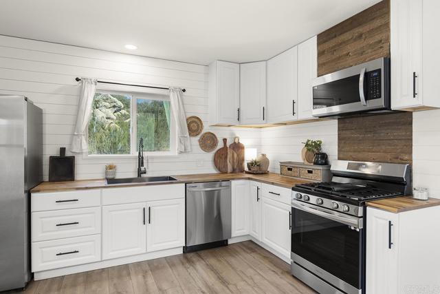 Image 51 of 64 For 8405 Foothill