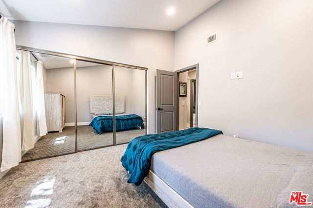 20055 Avenue Of The Oaks, Newhall CA: https://media.crmls.org/mediaz/d01250e4-c55c-4b35-b022-197d9d77e745.jpg