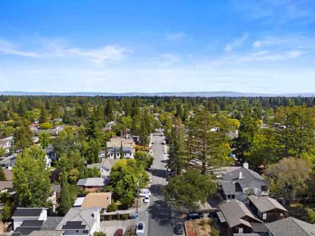 2160 Oakley Avenue, Menlo Park CA: https://media.crmls.org/mediaz/d0127c91-9ec8-430a-baaf-295f901193bc.jpg