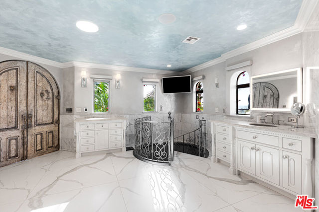 330 Kempton Road, Glendale CA: https://media.crmls.org/mediaz/d0132de2-7f04-4144-b5fb-0cf97992c34b.jpg