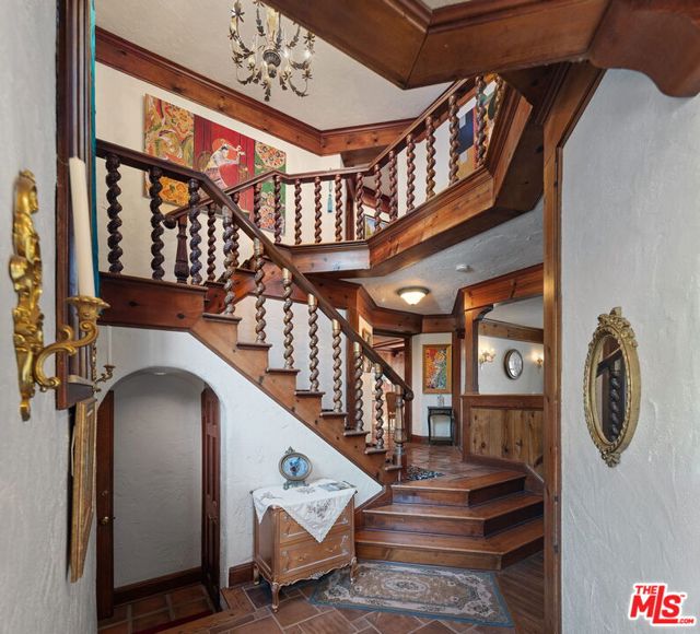 1610 N Beverly Drive, Beverly Hills CA: https://media.crmls.org/mediaz/d0134505-e4b3-4467-8c5d-c568df6ad133.jpg