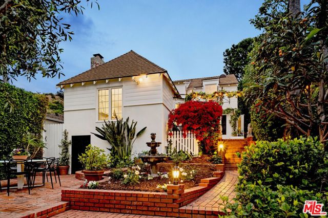 6475 San Marco Circle, Los Angeles CA: https://media.crmls.org/mediaz/d013d7e7-0d83-43fc-b815-e675ba9c4a55.jpg