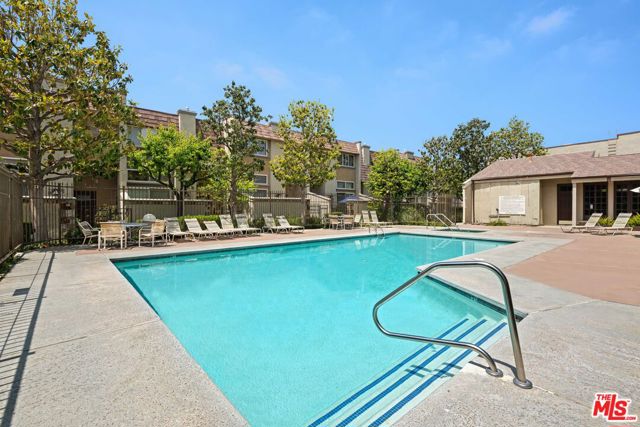 21901 Lassen Street, Chatsworth CA: https://media.crmls.org/mediaz/d014f756-6894-40df-a681-ae2c3452e4dc.jpg
