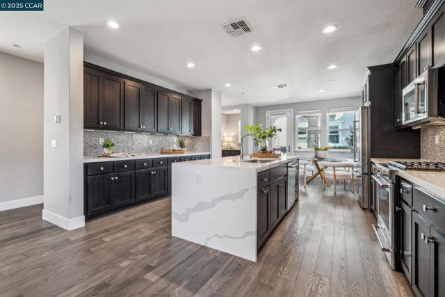 510 Ashton Way, Pleasant Hill CA: https://media.crmls.org/mediaz/d0151a5b-f83b-429b-8744-94a9bc8eca98.jpg