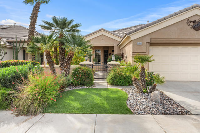 80441 Muirfield Drive, Indio CA: https://media.crmls.org/mediaz/d016b808-2f29-4793-8533-f31008933d9b.jpg
