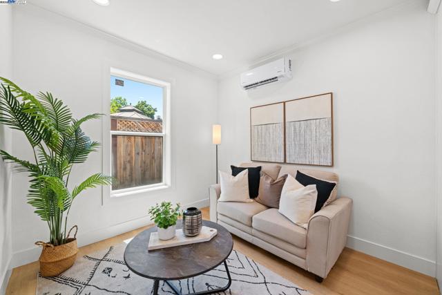 1038 Division St, Pleasanton CA: https://media.crmls.org/mediaz/d016cccd-6e29-400a-b51f-4b009ca288f4.jpg