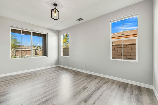 Image 16 of 47 For 79899 Swansea Avenue