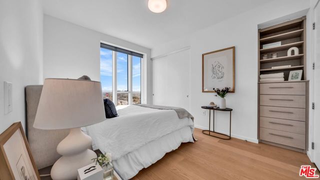 889 Francisco Street, Los Angeles CA: https://media.crmls.org/mediaz/d018e84f-b4a4-49c7-8b60-2252fd06ec50.jpg