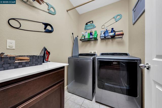 1037 Gridley Dr, Pittsburg CA: https://media.crmls.org/mediaz/d0193506-ddcd-4552-a65e-b674720b9657.jpg